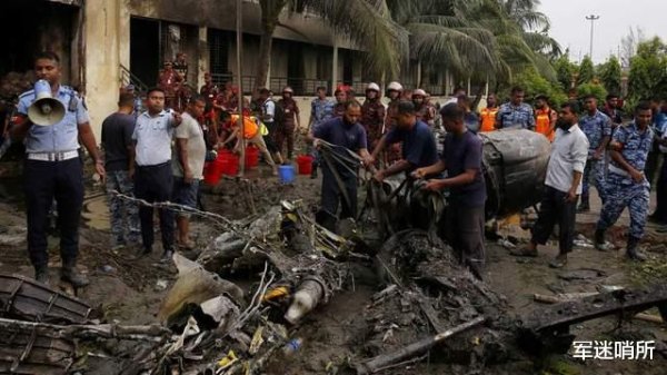 深圳配资 上升到27人死亡, 孟加拉国歼7战机失事原因公开, 飞行员已尽力了